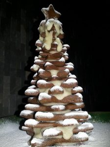 How to prepare gingerbread cookies Christmas tree to impress your home guests. 